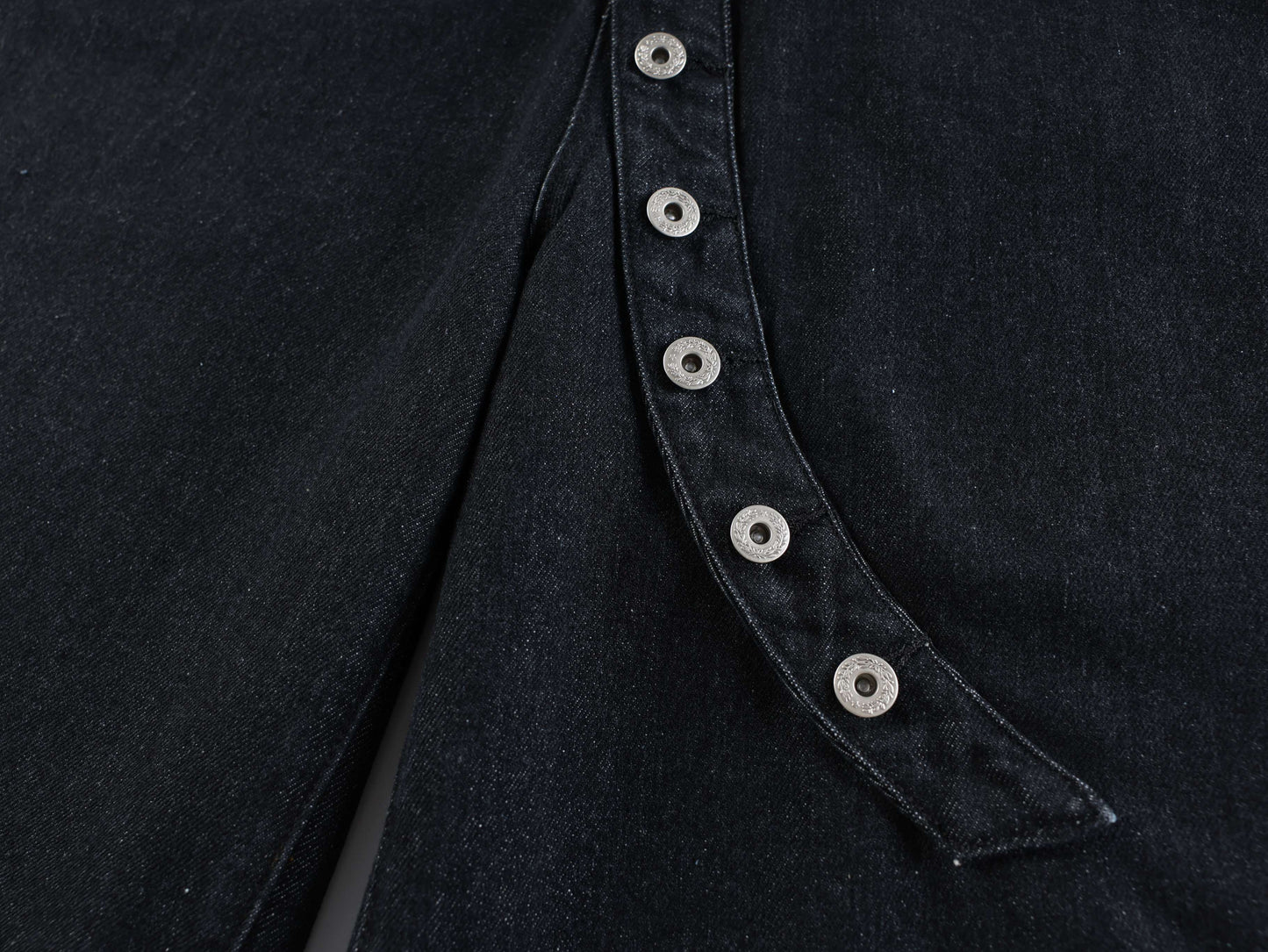 CapCabin “Arc Button Wide Denim Shorts”
