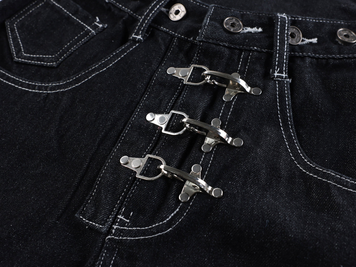 CapCabin Hardware Strap Wide-Leg Jeans