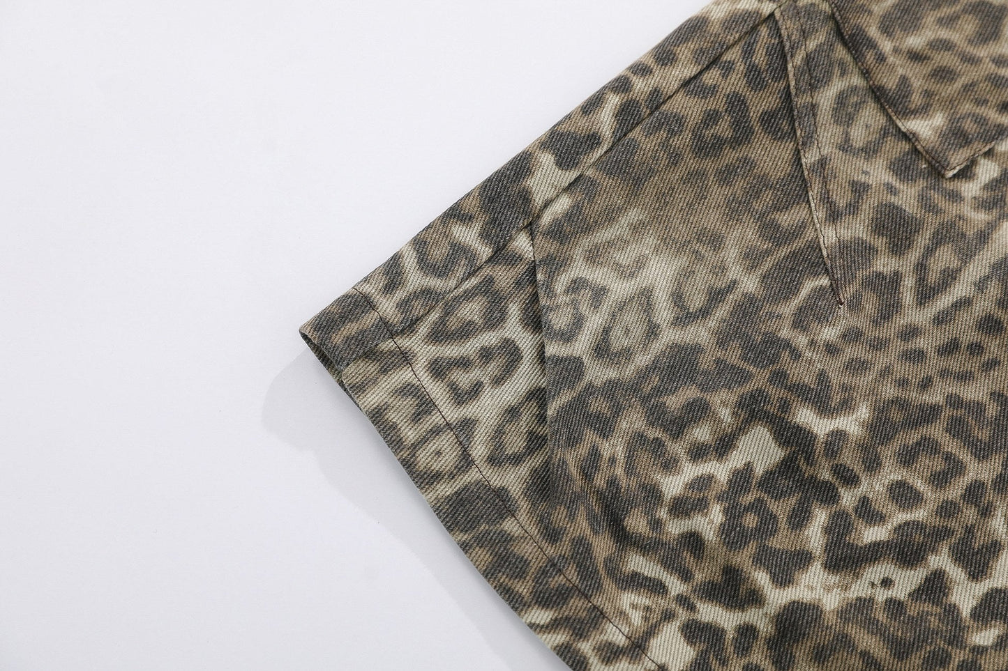 CapCabin “Leopard Cargo Shorts”