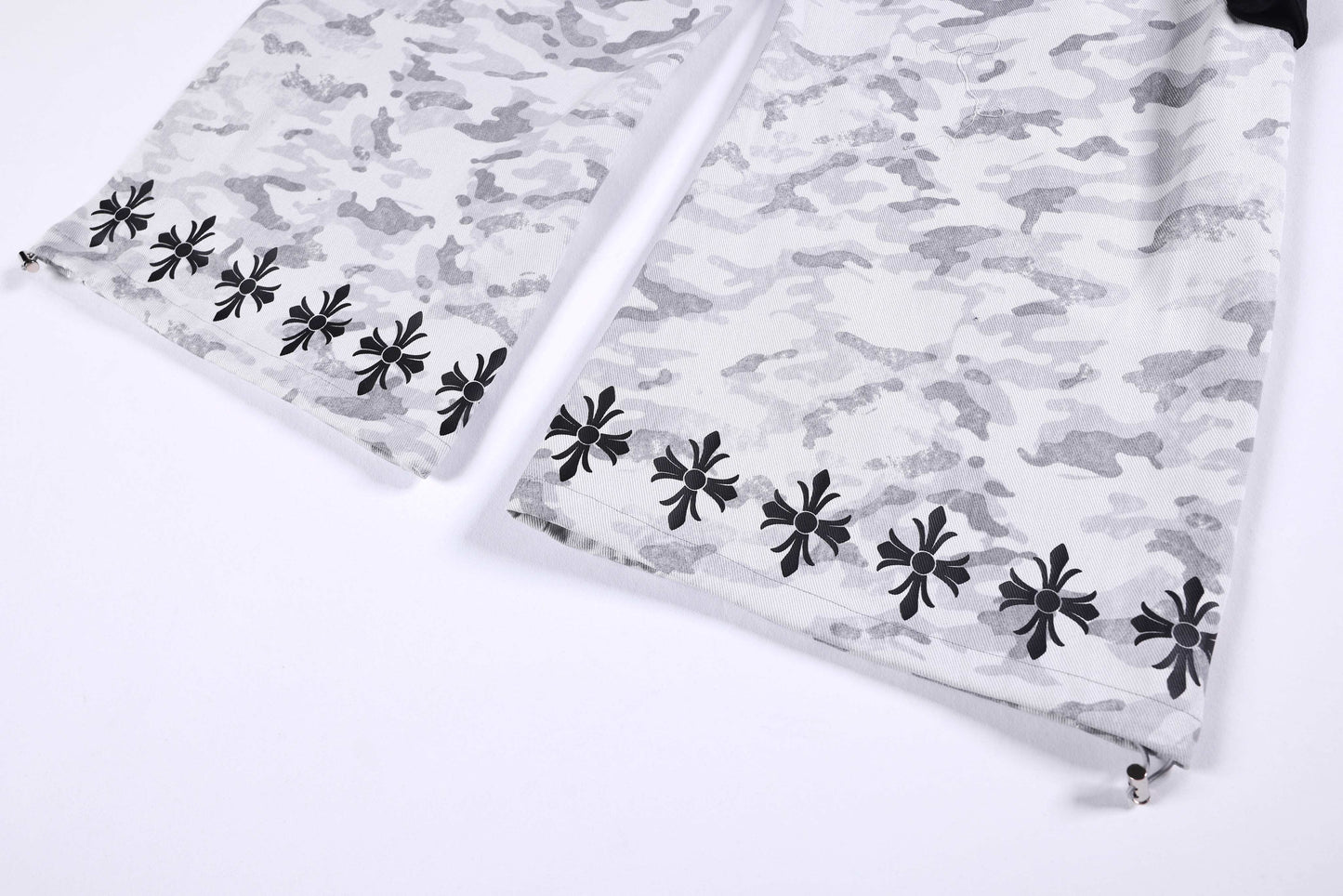 CapCabin Camo Graphic Cargo Pants
