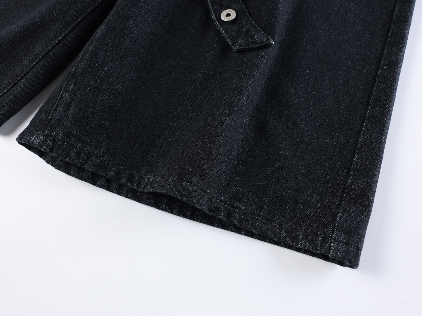 CapCabin “Arc Button Wide Denim Shorts”