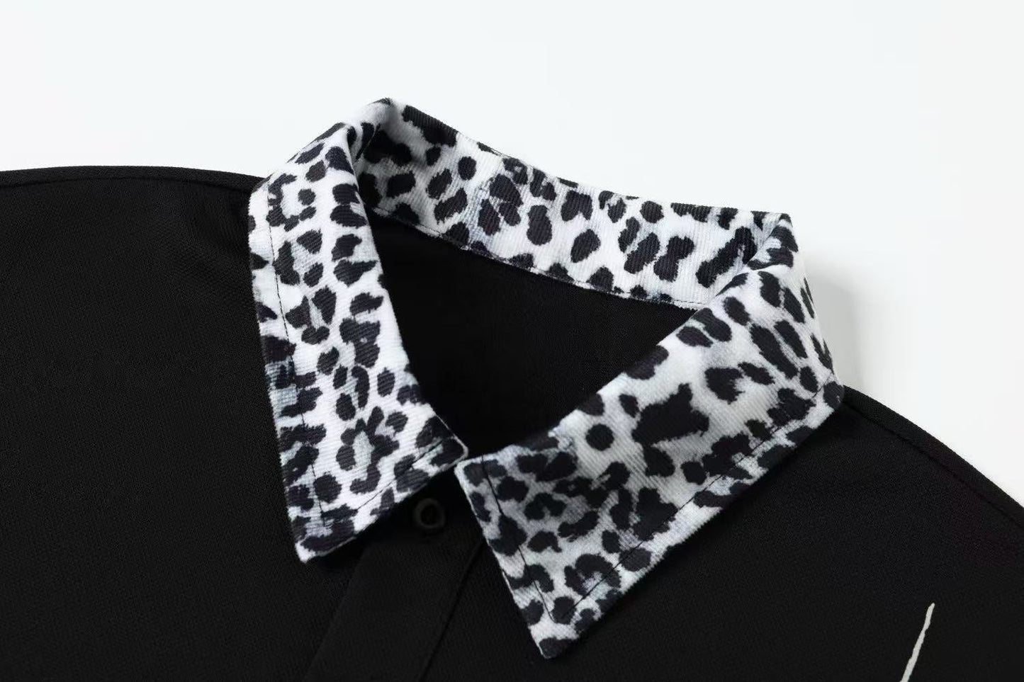 CapCabin “Leopard Cross Graphic Polo”