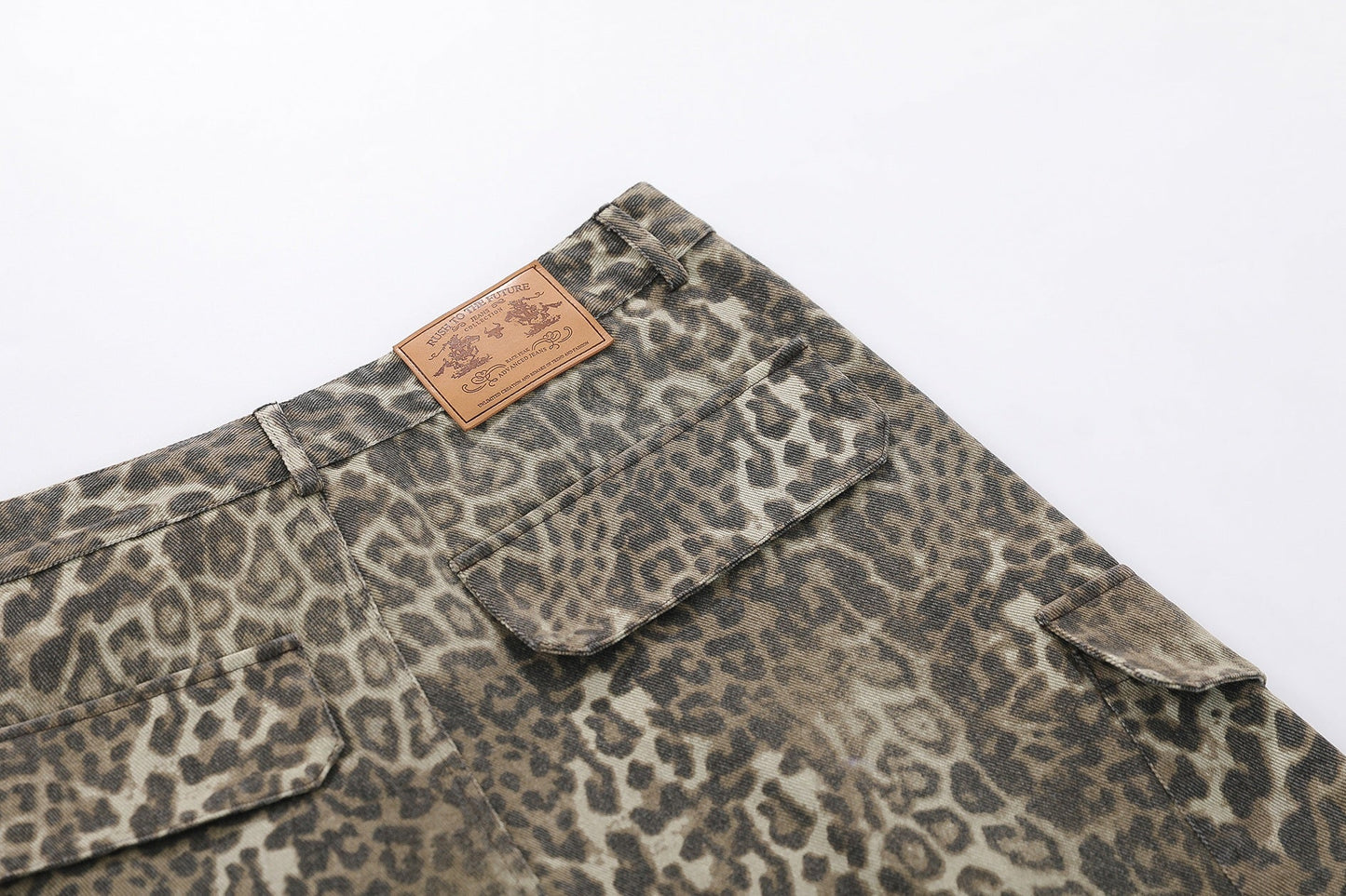 CapCabin “Leopard Cargo Shorts”
