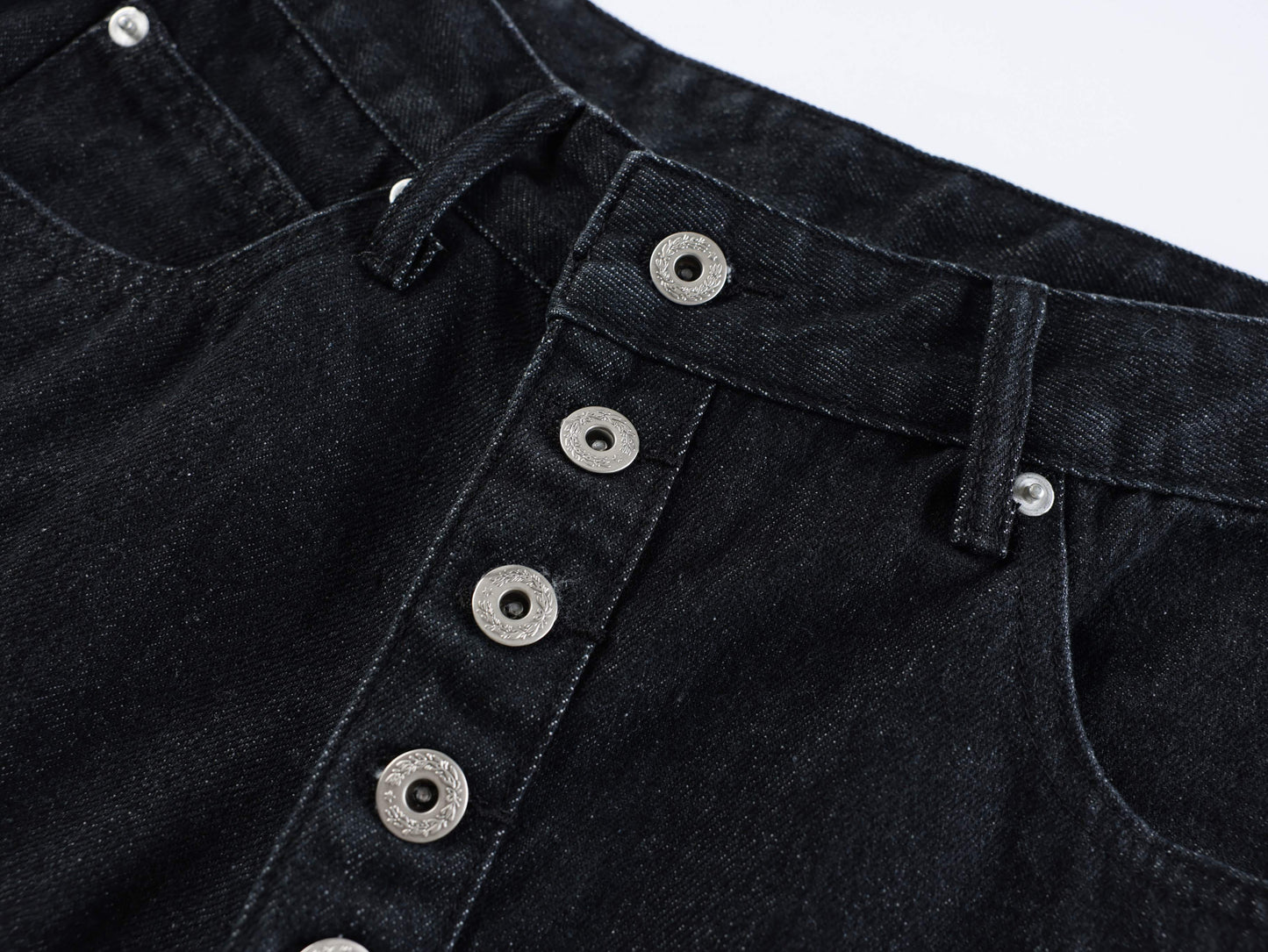 CapCabin “Arc Button Wide Denim Shorts”