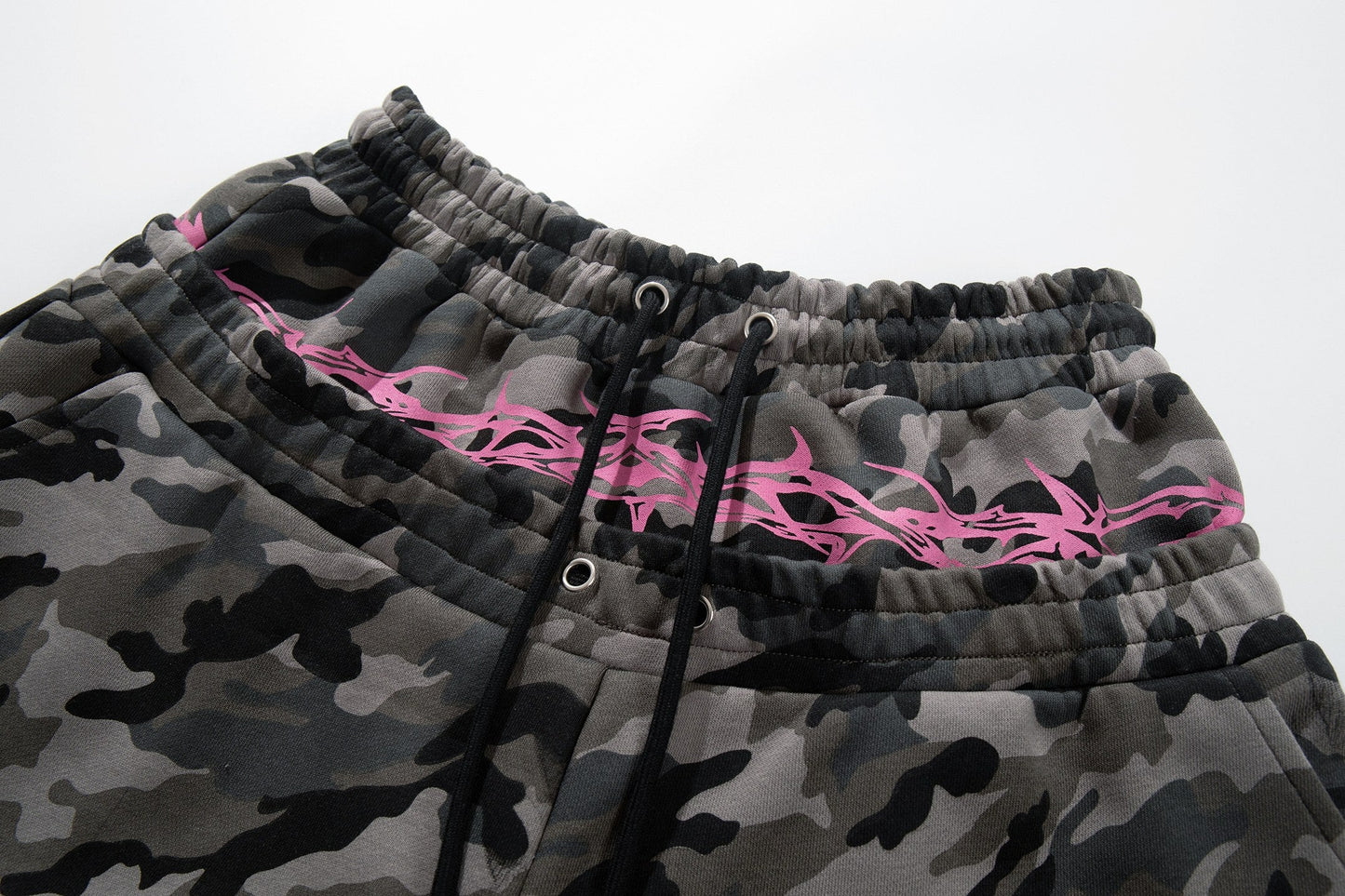 CapCabin “Camo Graffiti Wide-Leg Pants”
