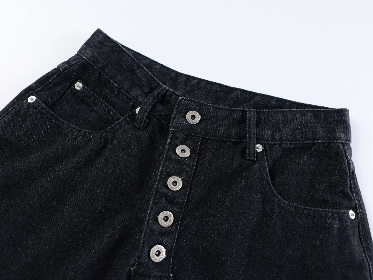 CapCabin “Arc Button Wide Denim Shorts”
