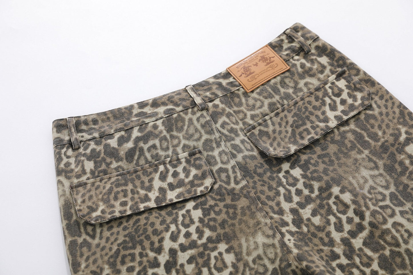 CapCabin “Leopard Cargo Shorts”