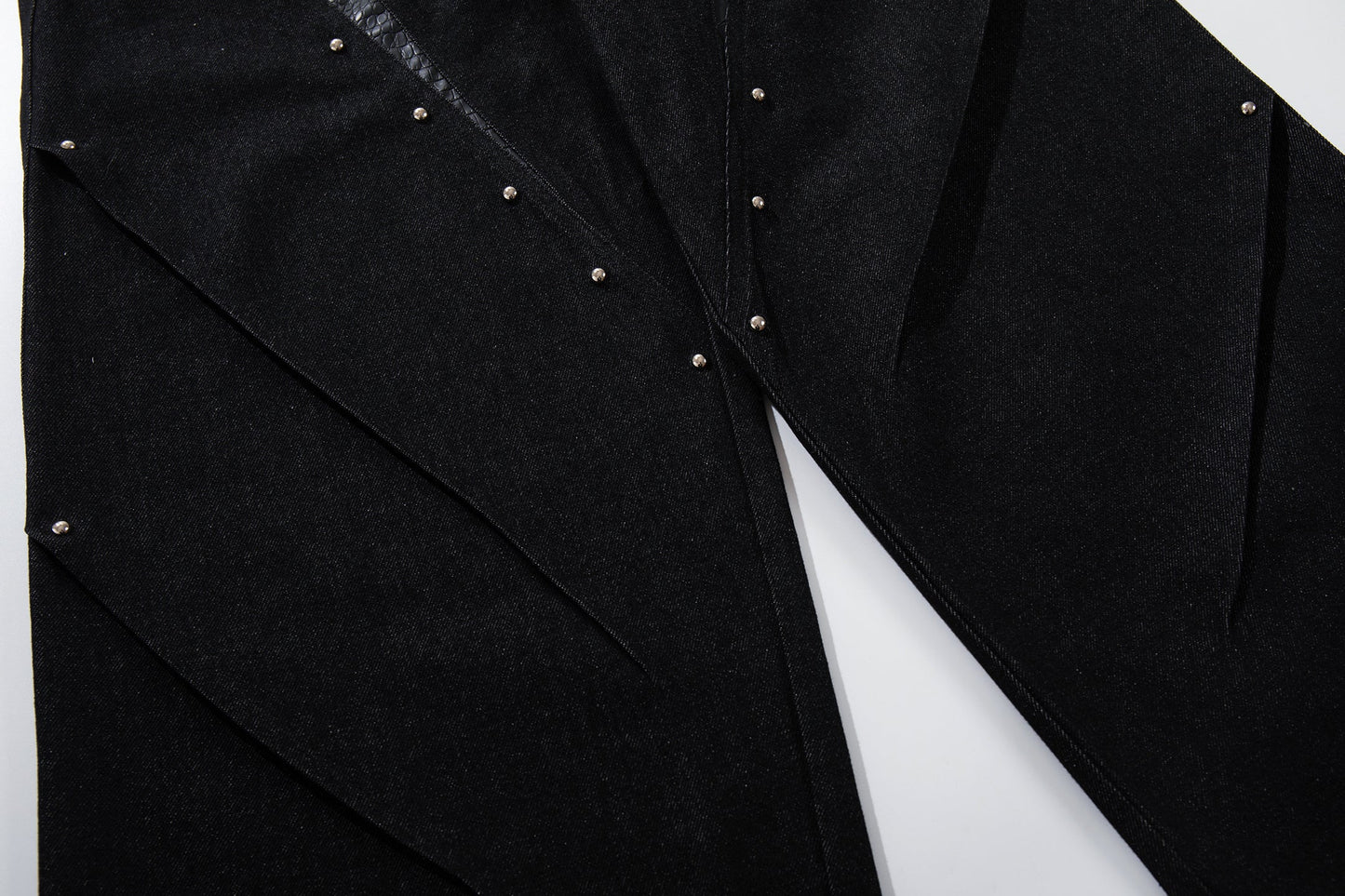 CapCabin Panel-Detail Wide Leg Denim Pants