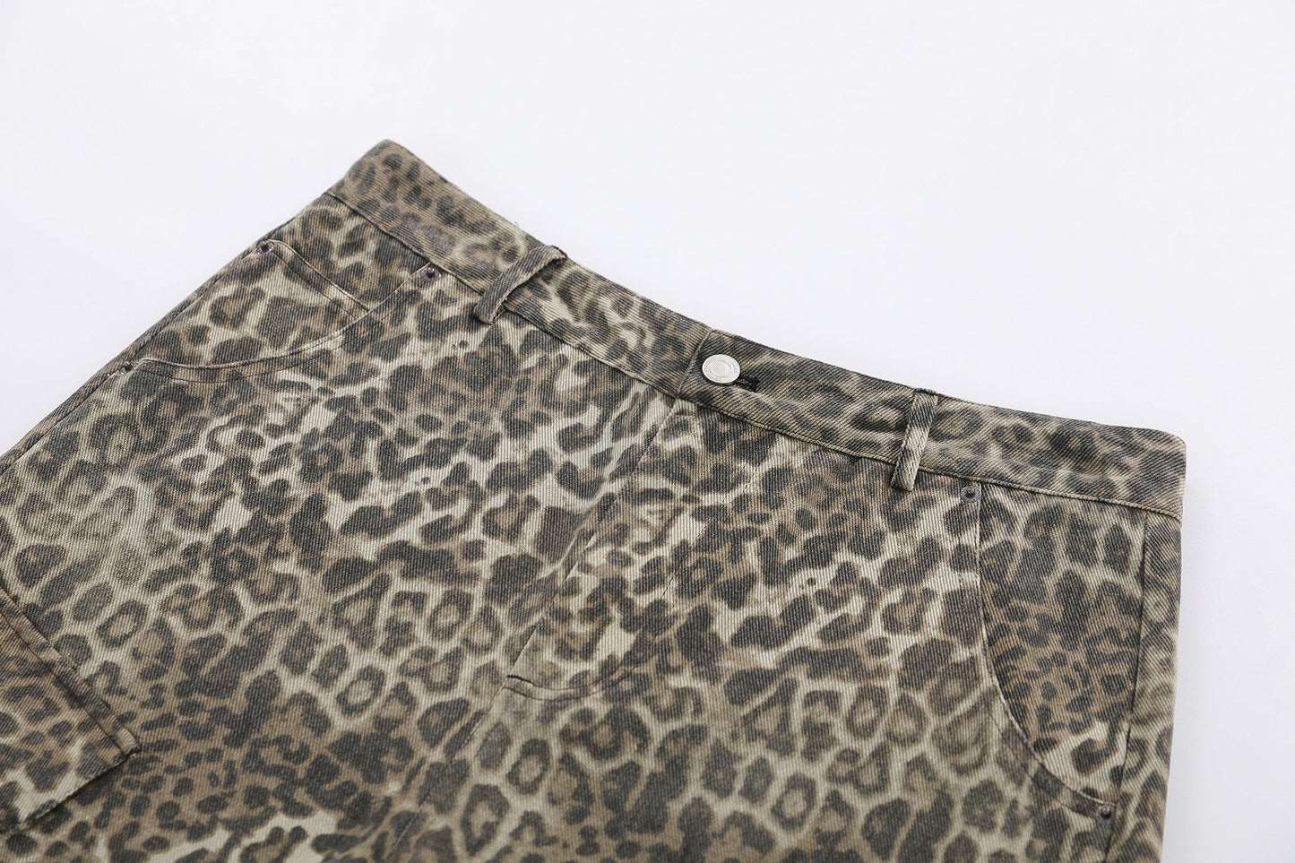 CapCabin “Leopard Cargo Shorts”