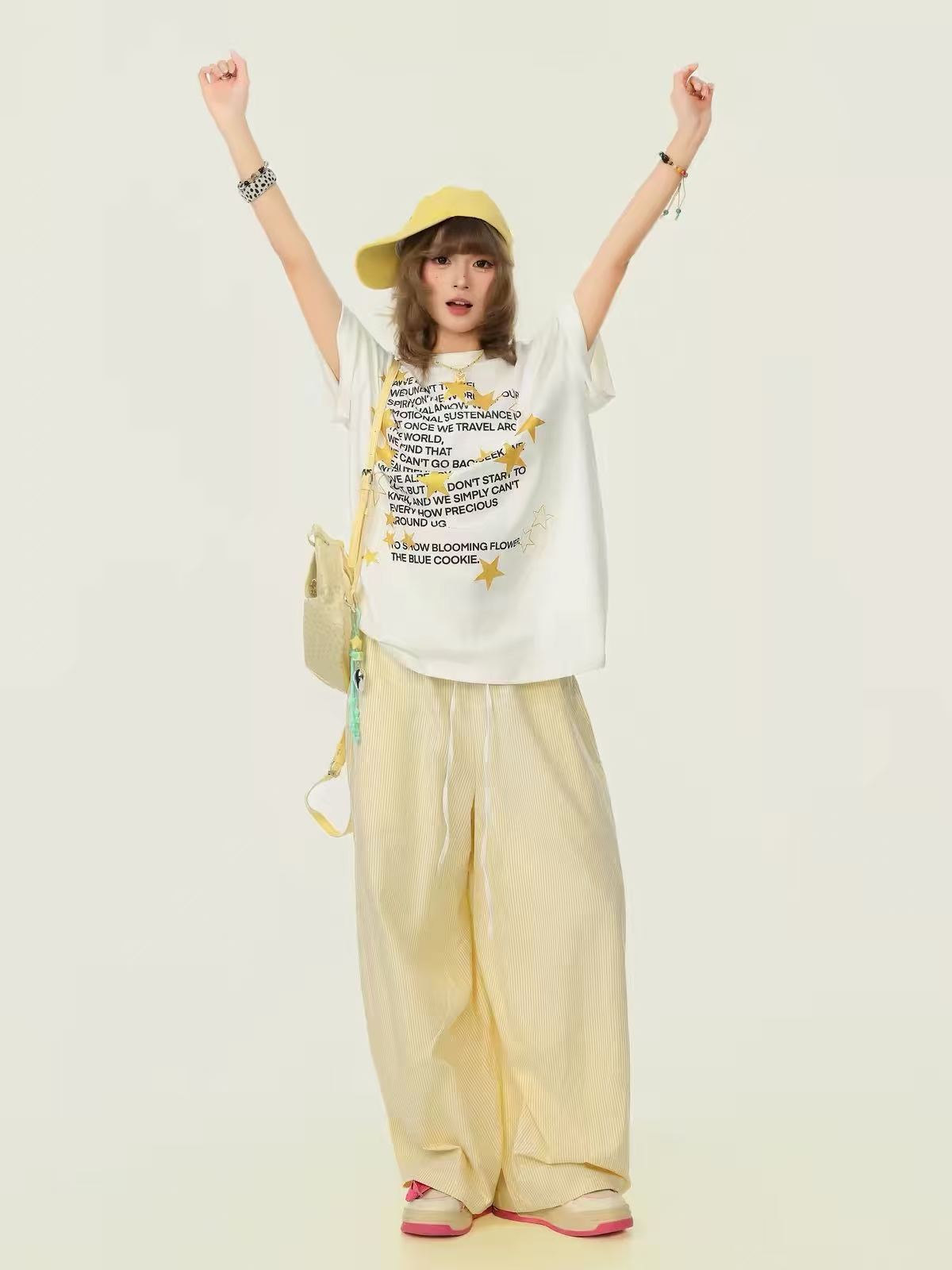 CapCabin Women's Oversized Star Graphic T-Shirt