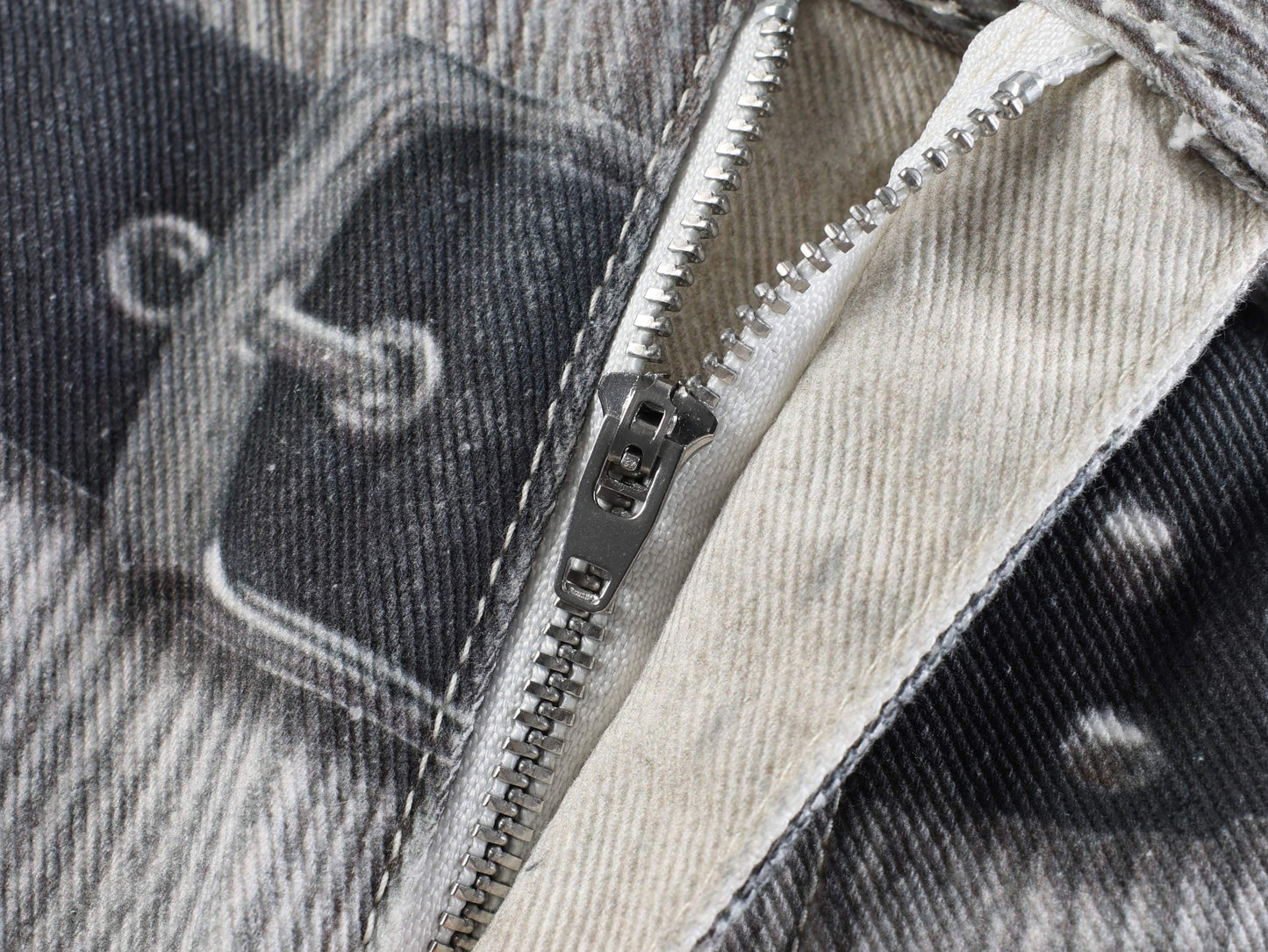 CapCabin “Layered Belt Utility Balloon Jeans”