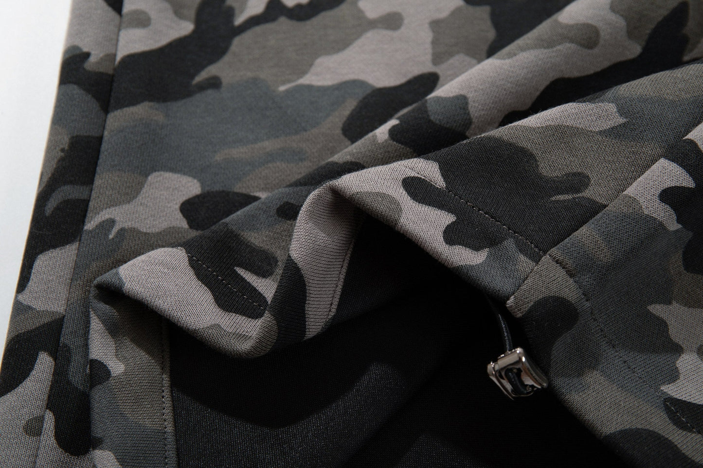 CapCabin “Camo Graffiti Wide-Leg Pants”