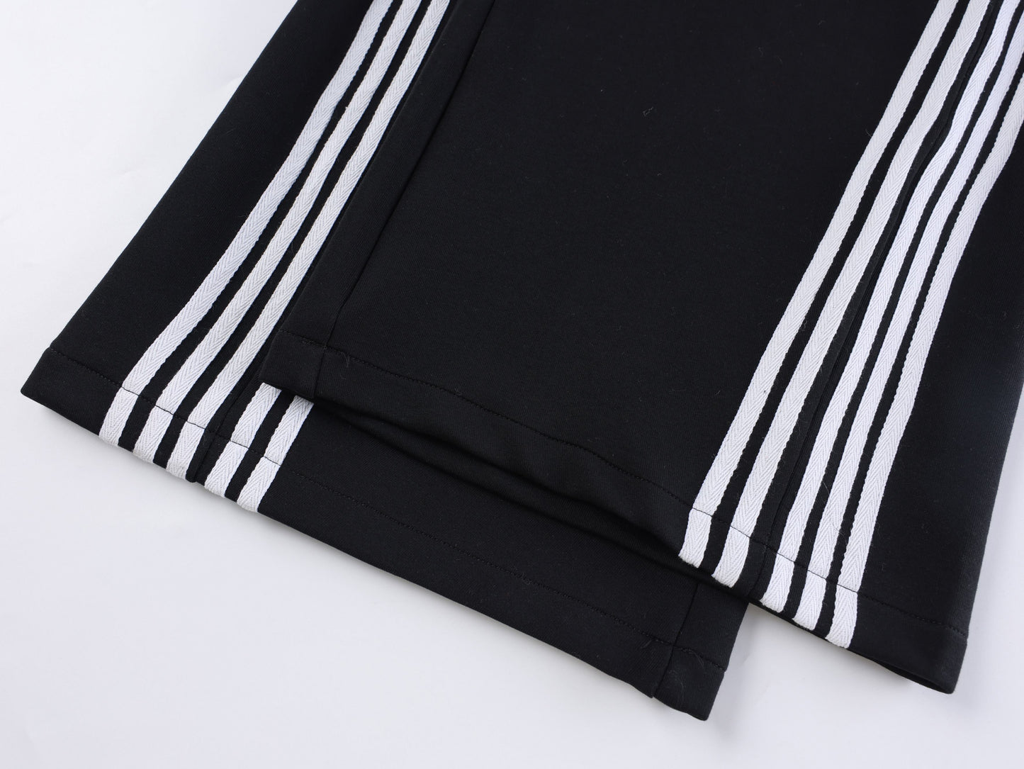 CapCabin Barcode Graphic Wide-Leg Pants