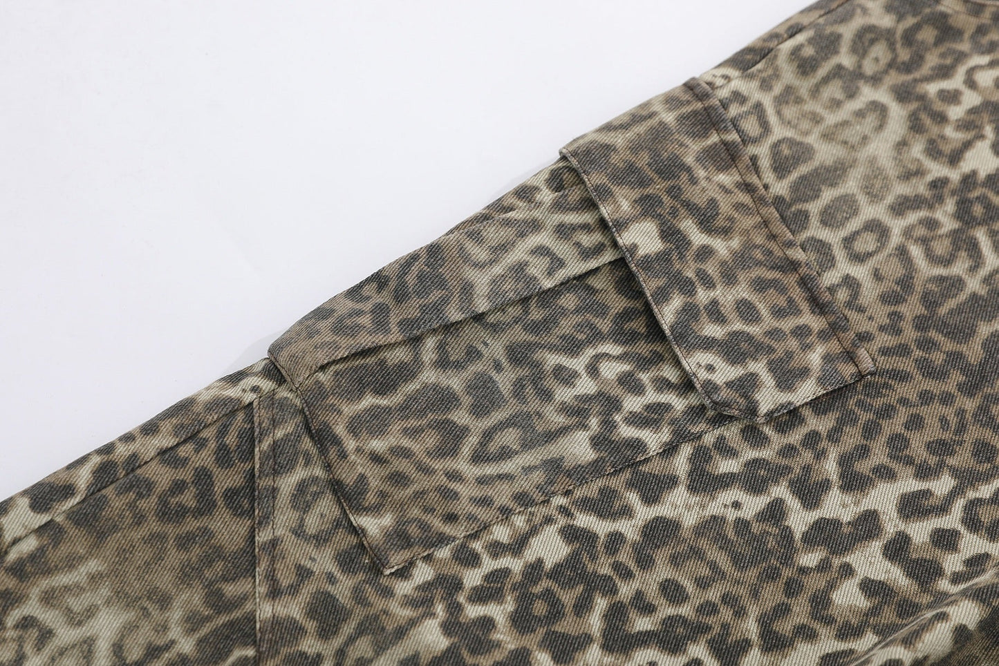 CapCabin “Leopard Cargo Shorts”