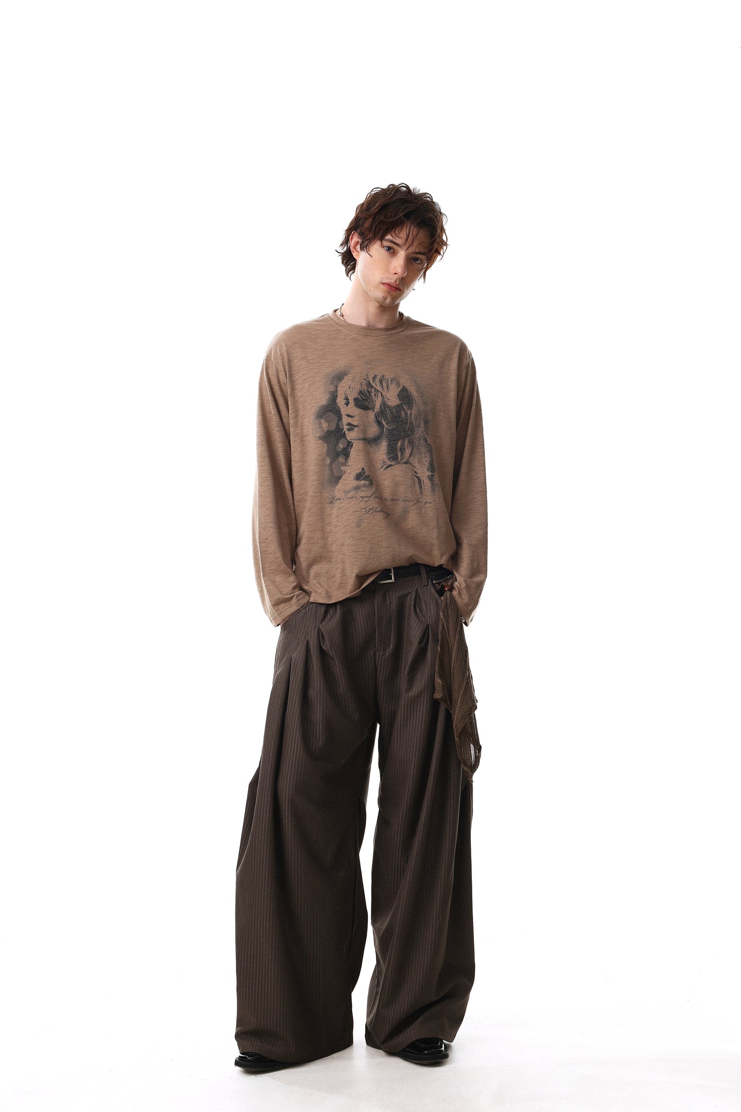 CapCabin Vintage Portrait Graphic Long Sleeve Tee