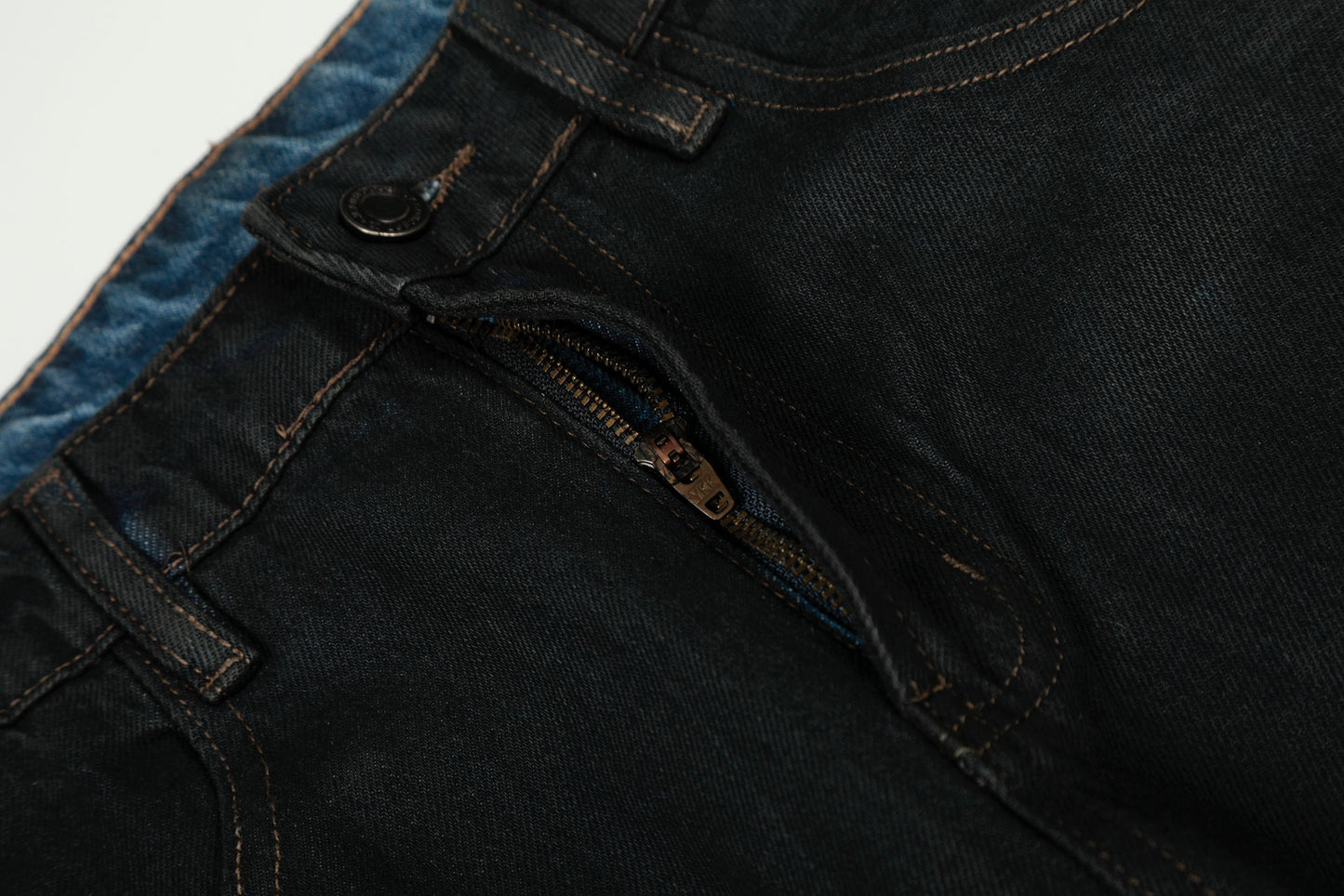 CapCabin Minimal Curved Denim Pants